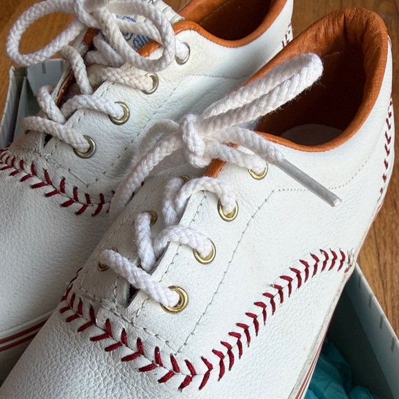 Keds Baseball White Sneakers with Red Stitching! Size 6 PERFECT for Baseball fan - Picture 7 of 8